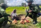 Satgas Yonif 742/SWY Borong Hasil Tani Mama Papua, Senyum Bahagia di Ninggeyagin
